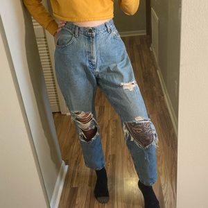 Distressed VTG Mom Jeans